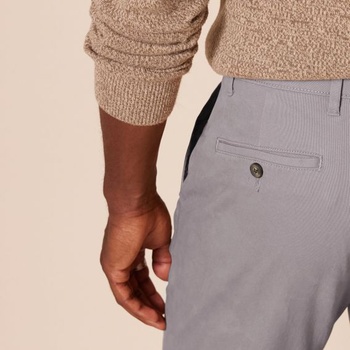 Pánske ležérne strečové chino nohavice Amazon Essentials, slim fit, celodenné nosenie, 40W / 29L,