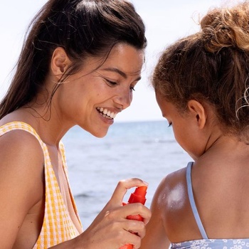 SVR - Ochranný sprej proti slunci SPF30 - Hydratační mléko v spreji - Vysoká ochrana proti UVA,