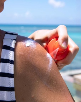 SVR - Ochranný sprej proti slnku SPF30 - Hydratačné mlieko v spreji - Vysoká ochrana proti UVA,
