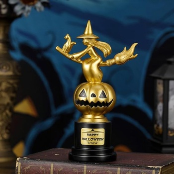 Zlatá halloweenska trofej NUOBESTY, cena Čarodejnica s tekvicou za kostýmový večierok