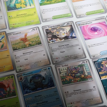 Kartová hra Pokémon Trading: Kolekcia Pokémon Day 2026 (1 holografická promo karta, 1 mince a 3