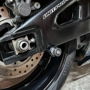 Cievky M6 pre montáž na stojan pre MT09 R6 FZ8 TRACER 7 9 GT XSR 900 Tenere 700 strieborné
