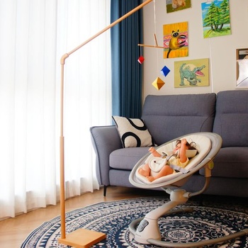 Geometrický osemstenný mobil rovnakej veľkosti, Montessori mobil, žltá, modrá, červená, drevená