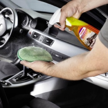SONAX CockpitStar (750 ml) čistič kokpitu čistí a stará sa o všetky plastové diely v aute,