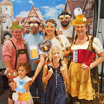 Rekvizity do fotobudky HOWAF Oktoberfest, Vtipné bavorské fotorekvizity, Doplňky k herním aktivitám