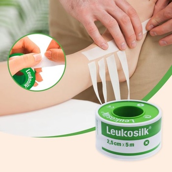 Lepiaca páska Leukosilk v rolke 2,5 cm x 5 m, 1 kus, na zabezpečenie obväzov na rany, ľahko sa trhá,