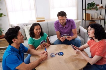 Mattel Games Kartová hra Liar's UNO v úložnom boxe, vek 7+, 2–6 hráčov