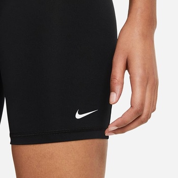 Dámske šortky Nike CZ9840-010 čierne veľ. XS