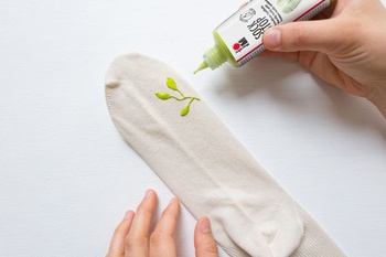 Marabu 17220106232 - Sock Stop, 90 ml, červená, vodná báza, protišmyková farba na textil s