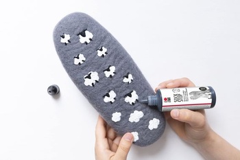 Marabu 17220106232 - Sock Stop, 90 ml, červená, vodná báza, protišmyková farba na textil s