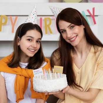 100 prázdných vlaječek na párátka, fixy na sýr, ozdoby na muffiny, vlaječky na večírky, dorty,