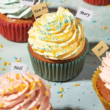 100 prázdných vlaječek na párátka, fixy na sýr, ozdoby na muffiny, vlaječky na večírky, dorty,