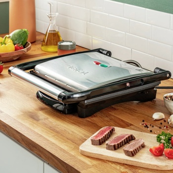 Kontaktný gril GC241D Inicio, 2000 W, 29 x 26 cm, čierno/strieborná