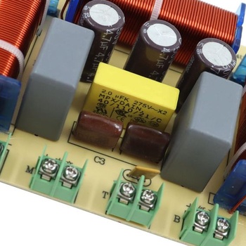 4pásmová výhybka reproduktorov, Hi-Fi kvalita, 400 W, dvojitý delič vysokých/nízkych frekvencií pre