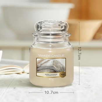 Vonná sviečka Yankee Candle v sklenenej dóze (stredná veľkosť) | Hrejivý kašmír | Čas horenia až 75