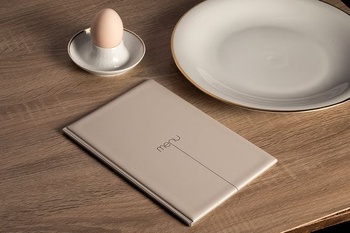 DAG Style Risto A4 Menu | 4+2 obálky | Piesková farba, netoxické PVC, 31,3 x 22,6 x 0,7 cm Piesková A4