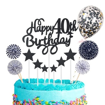 Dekorácia torty k 15. narodeninám pre mladé dievčatá - čierna dekorácia na tortu so srdiečkom, hviezdou,