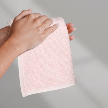 Sada žiniek Amazon Basics, 100% bavlna, extra savá, rýchloschnúca, 30 x 30 cm, ružová, balenie 24