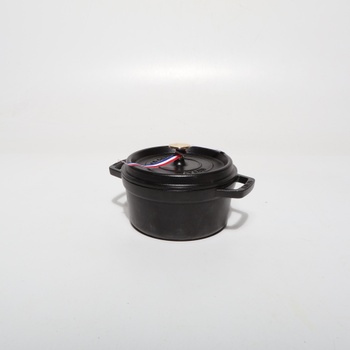 Hrniec značky Staub, čierny