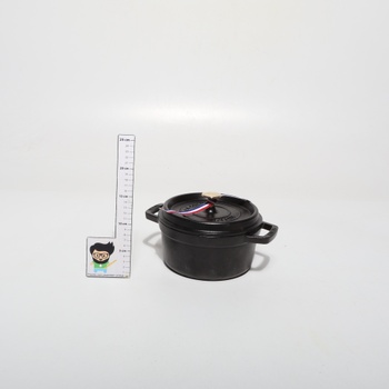 Hrniec značky Staub, čierny
