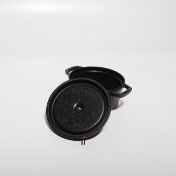 Hrniec značky Staub, čierny