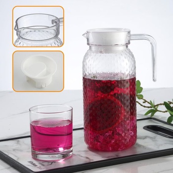 2 x 1l karafy na vodu s viečkami, plastové džbány na džús