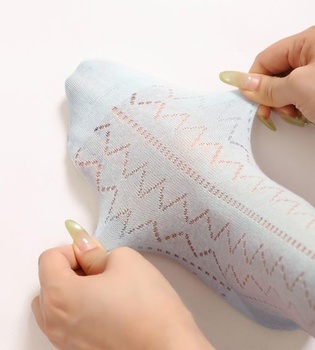 Dámske tradičné a dirndl pančuchy, pohodlné, biele, po kolená, 1 pár, svetlo modré