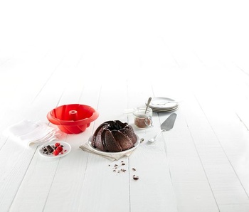 Špirálová forma na tortu Lékué Bundt, silikónová, červená, 20 cm x 20 cm - 1 kus červená
