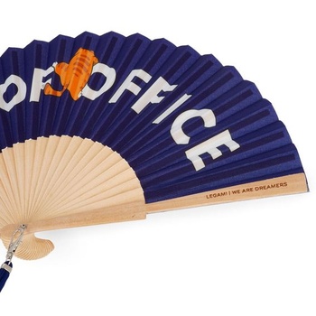 LEGAMI – Skládací vějíř ¡Que Calor! Design Out of Office, odnímatelný a nastavitelný kabel v