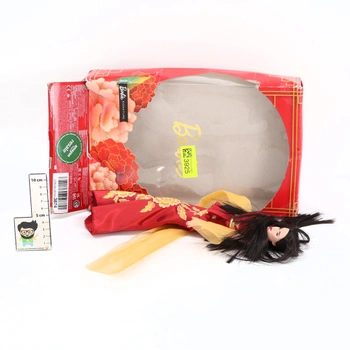 Barbie Signature panenka s motivem lunárního Nového roku v červených šatech se vzorem zlaté