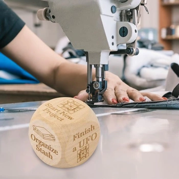 2 kostky na prošívání, kreativní dřevěné pletací kostky se 6 úkoly na prošívání, nástroje na