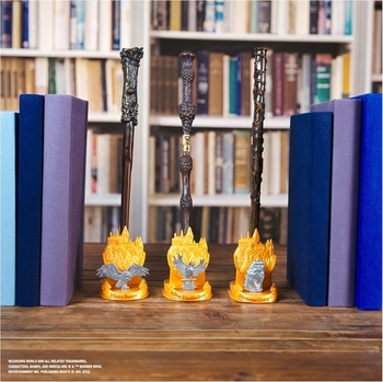 Kúzelnícky svet Harry Potter - Autentická palička Albusa Dumbledora vyrobená z plastu so stojanom z