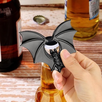 Otvárač na fľaše s čiernym netopierom, halloweensky dekoračný doplnok, vtipný otvárač na fľaše,