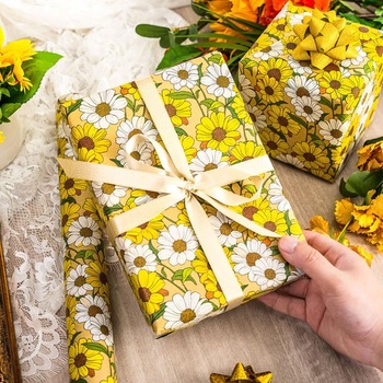 Darčekový baliaci papier Wikadlik Floral Kraft, 43 cm x 10 m, Roztomilý darčekový baliaci papier so žltými