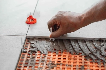 Flat-Pro Twist-it pomůcka pro dláždění