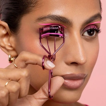Real Techniques Miracle Eyelash Curler, jemný nástroj pro zvedání řas, s řasenkou pro větší objem,