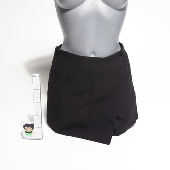 Dámske čierne šortky veľ. 34 EUR