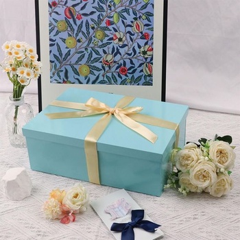 Darčeková krabička s vekom, 31 x 21 x 11 cm, darčeková krabička so stuhami, blahoželaniami, útržky