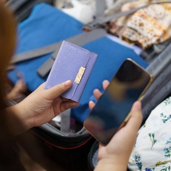 Dámska trojitá peňaženka FuninCrea s okienkom na ID v tvare srdca a 7 priehradkami na kreditnú