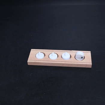 Svícen dřevěný 4 LED svíčky