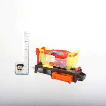 Mattel Disney Pixar Cars Umývacia sada pre závodné autá s autíčkom Bleskom McQueenom s efektom zmeny