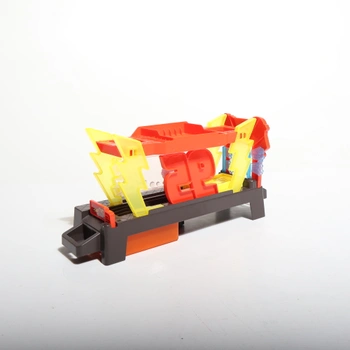 Mattel Disney Pixar Cars Umývacia sada pre závodné autá s autíčkom Bleskom McQueenom s efektom zmeny