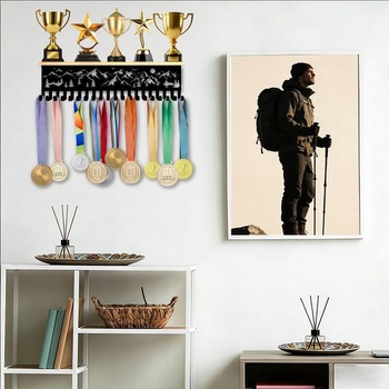 Nástenný držiak na medaily a trofeje SUPERDANT z dreva a kovu, čierny, s 20 háčikmi pre súťažné