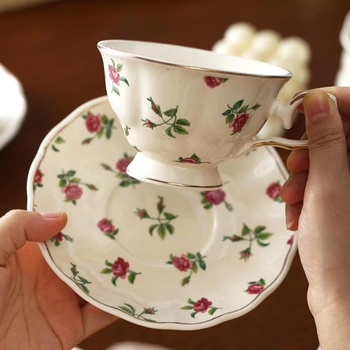 Sada vintage šálok a tanierikov Fanquare s ružovým vzorom, elegantné porcelánové šálky na kávu, 180ml