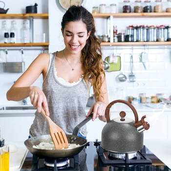 Pískacia kanvica a kanvica na vodu 2,5 l, nerezová kanvica na čaj pre všetky varné dosky