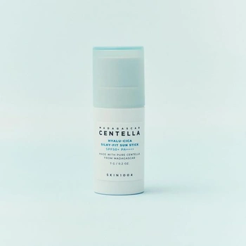 SKIN1004 Opalovací tyčinka s pupečníkem madagaskarským s hyalu-cicou Silky-Fit SPF50+ 7 g (1 balení)