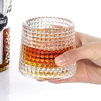 Otočné sklenice na whisky pro relaxaci - sada 2 barových sklenic v antickém stylu na bourbon,