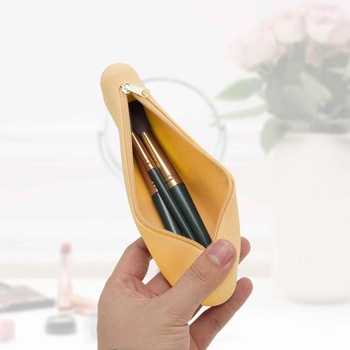 Držiak na štetce na make-up, žltý, 1 ks. Silikónový, na použitie na cestách