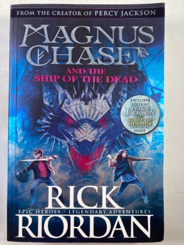 Rick Riordan: Magnus Chase and the Ship of the Dead (3) Měkká (2017 ...