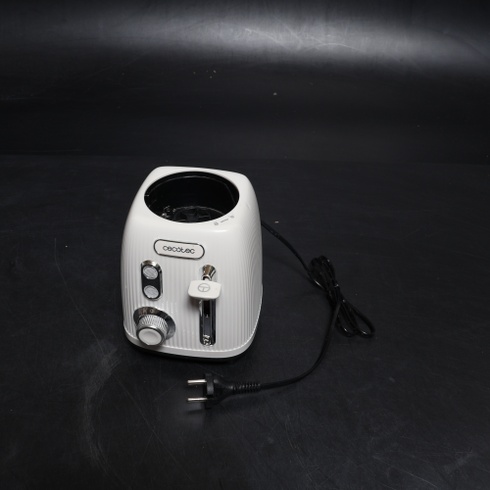 Cecotec stojanový mixér Retro Power Black Titanium RetroBeige. Maximální výkon 1200 W, 2 rychlosti,